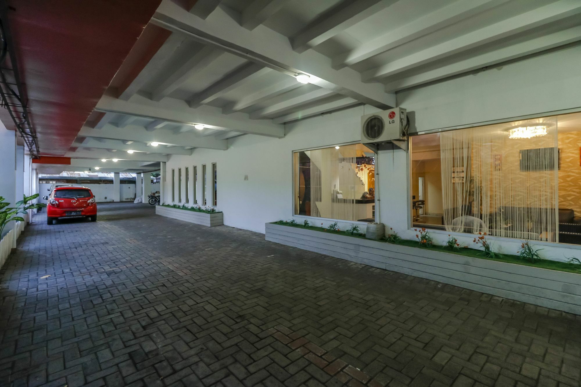 Reddoorz Near Manado Town Square Hotel Bagian luar foto